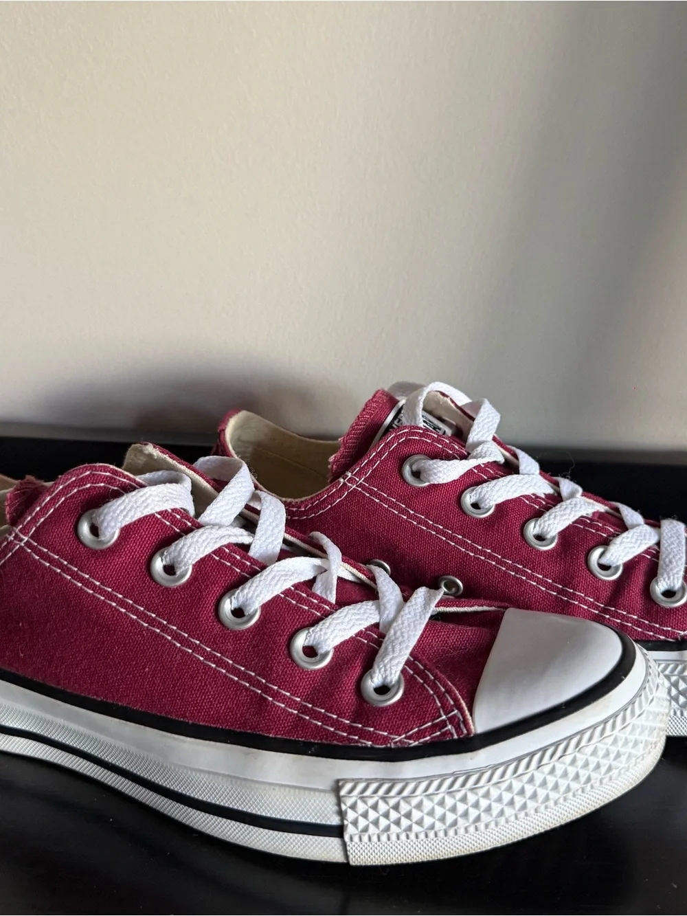 Converse Chuck Taylor All Star Low Top Burgundy Canvas Sneakers Women’s 6 - Picture 3 of 6